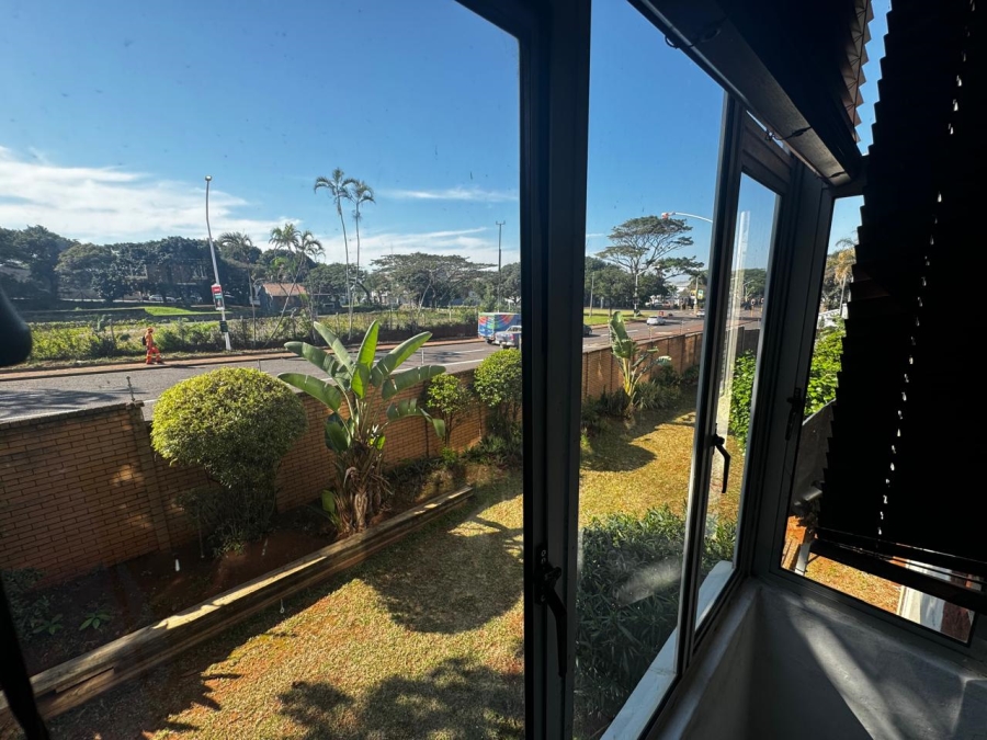 1 Bedroom Property for Sale in Essenwood KwaZulu-Natal