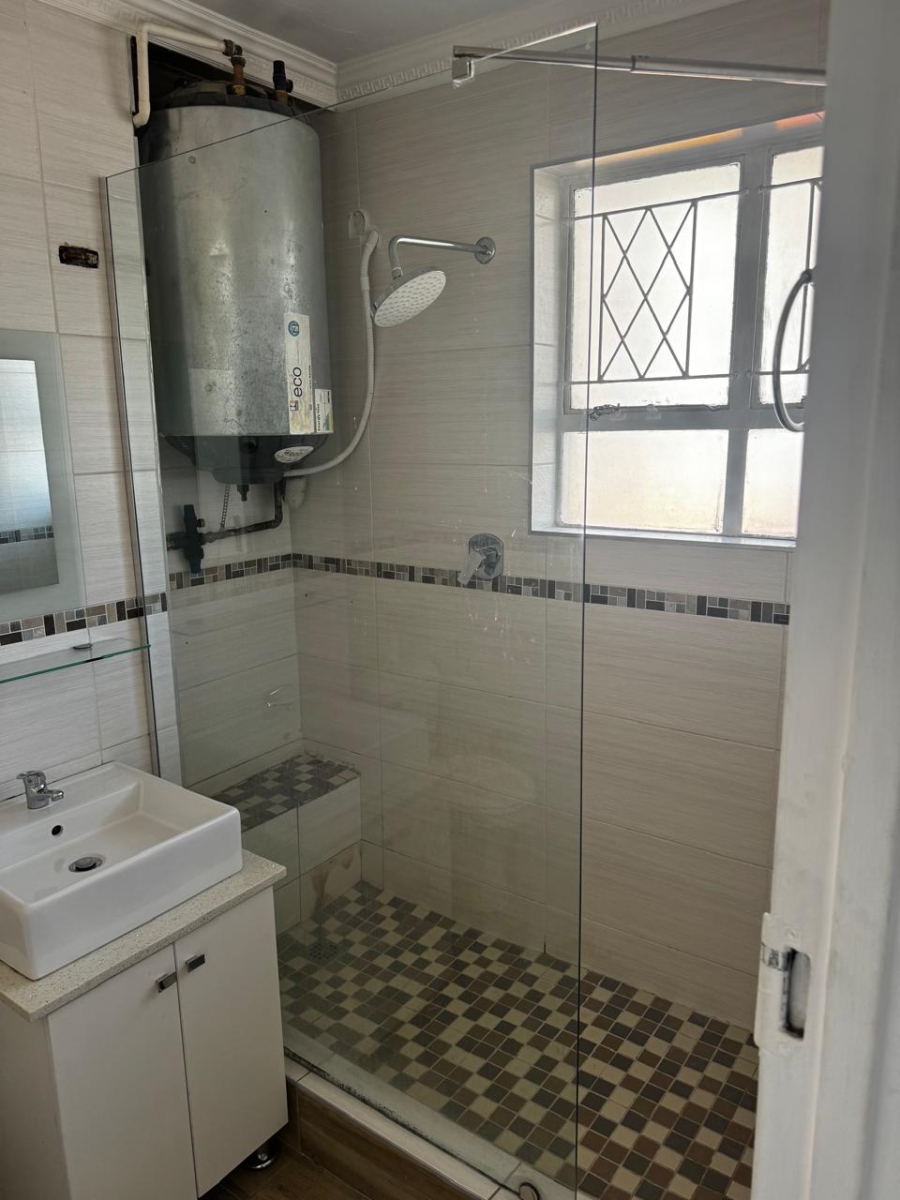 1 Bedroom Property for Sale in Essenwood KwaZulu-Natal