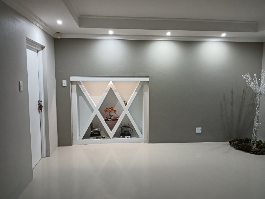 5 Bedroom Property for Sale in Shakas Rock KwaZulu-Natal