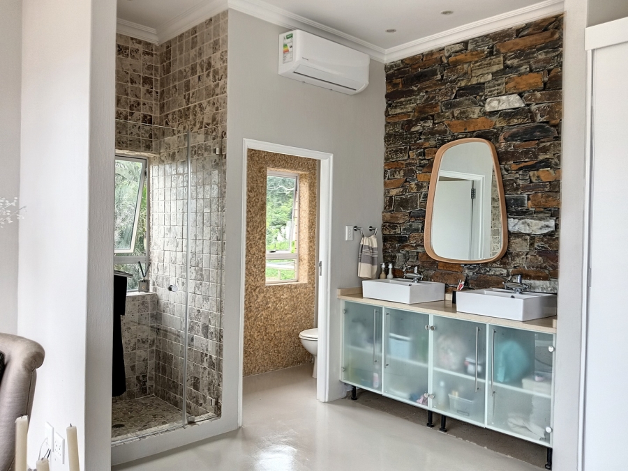 5 Bedroom Property for Sale in Shakas Rock KwaZulu-Natal