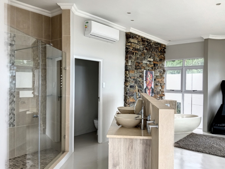 5 Bedroom Property for Sale in Shakas Rock KwaZulu-Natal