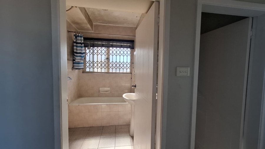 To Let 2 Bedroom Property for Rent in Windermere KwaZulu-Natal
