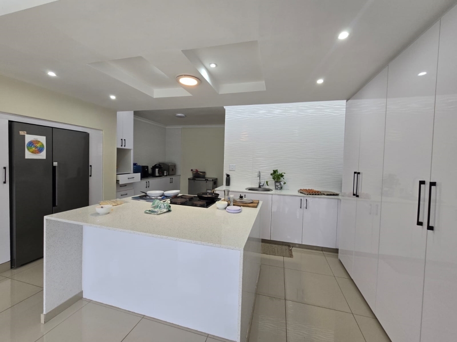 To Let 4 Bedroom Property for Rent in Durban North KwaZulu-Natal