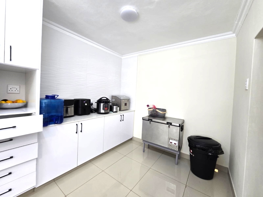 To Let 4 Bedroom Property for Rent in Durban North KwaZulu-Natal