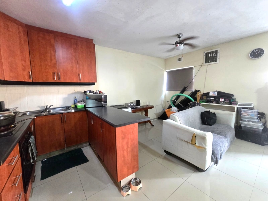 To Let 2 Bedroom Property for Rent in Somerset Park KwaZulu-Natal