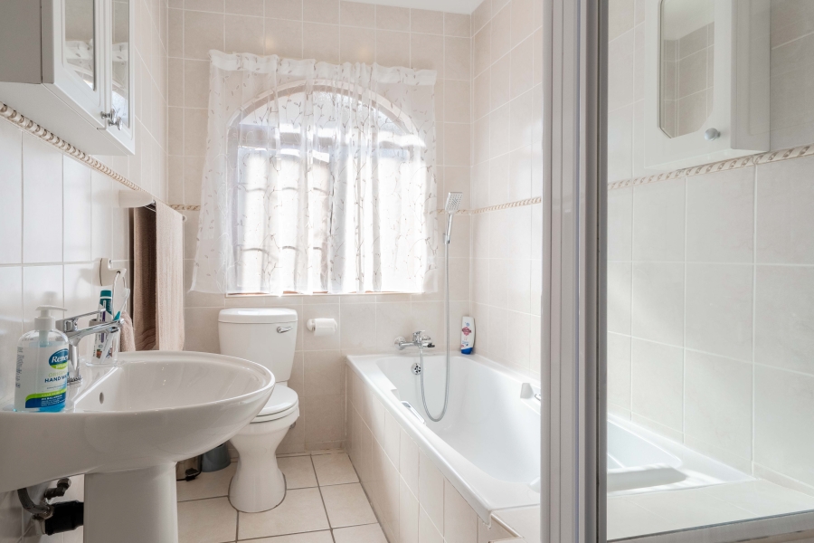 3 Bedroom Property for Sale in Waterfall KwaZulu-Natal