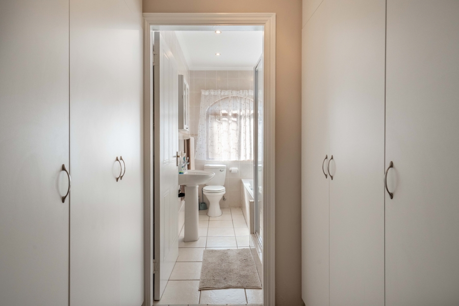 3 Bedroom Property for Sale in Waterfall KwaZulu-Natal