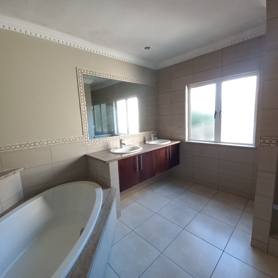 4 Bedroom Property for Sale in Umhlanga KwaZulu-Natal