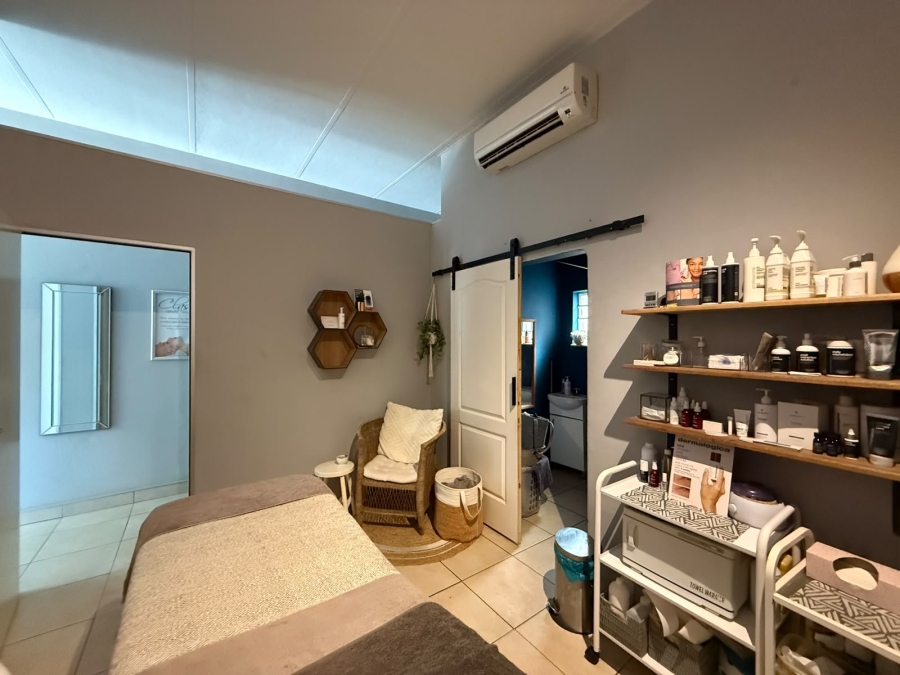 To Let Commercial Property for Rent in Glen Ashley KwaZulu-Natal