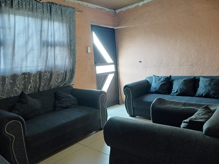 2 Bedroom Property for Sale in Umlazi Y KwaZulu-Natal