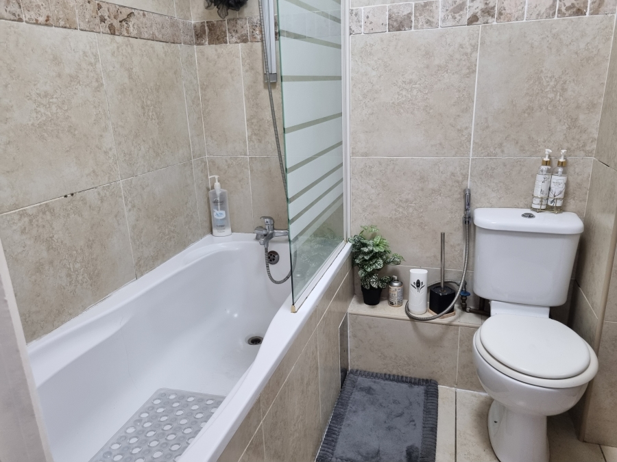 To Let 2 Bedroom Property for Rent in New Town Centre KwaZulu-Natal