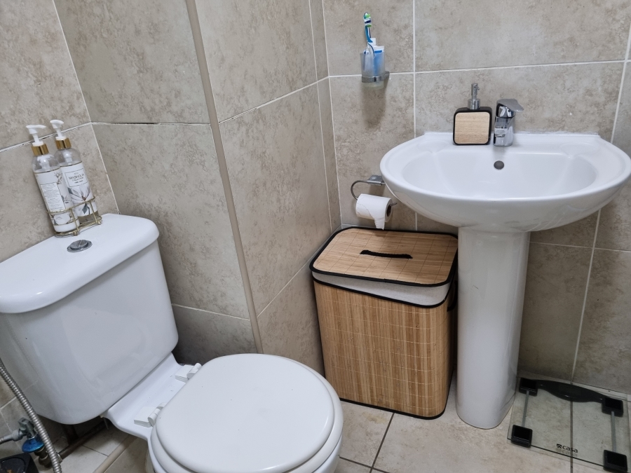 To Let 2 Bedroom Property for Rent in New Town Centre KwaZulu-Natal