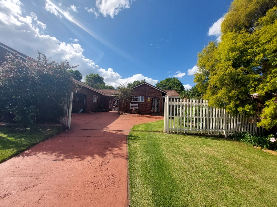 To Let 3 Bedroom Property for Rent in Schuinshoogte KwaZulu-Natal