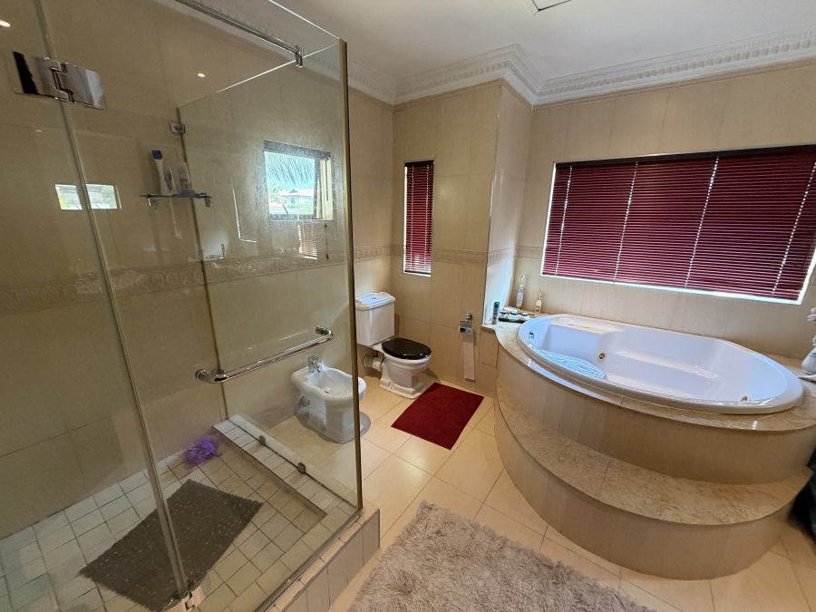 5 Bedroom Property for Sale in Izinga Estate KwaZulu-Natal