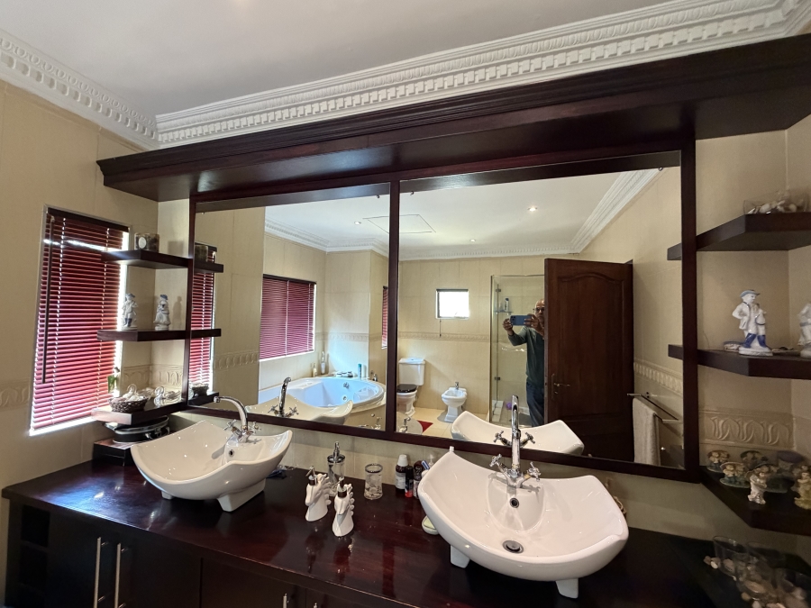 5 Bedroom Property for Sale in Izinga Estate KwaZulu-Natal