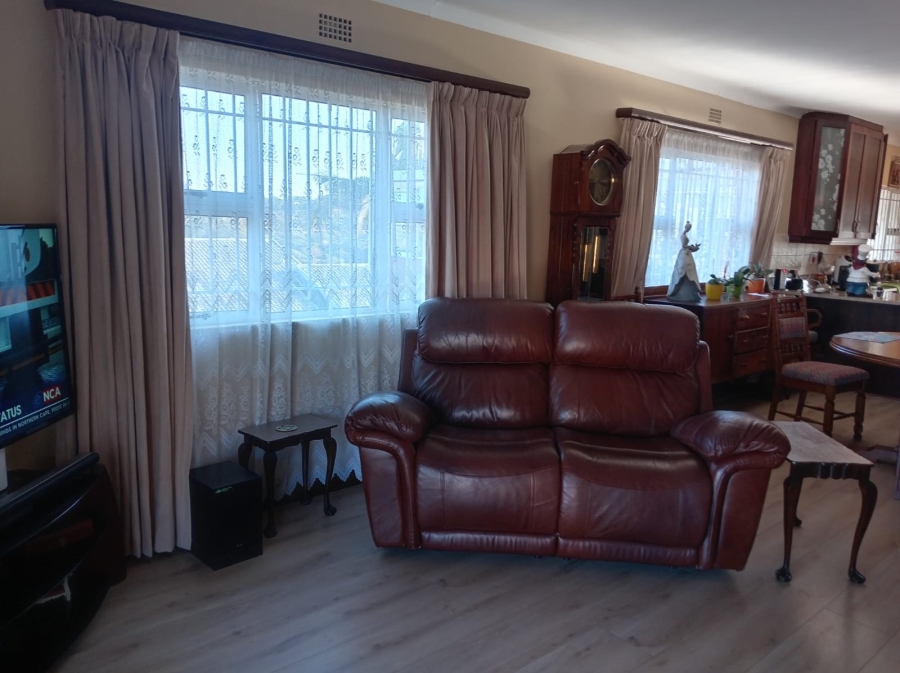 3 Bedroom Property for Sale in Amanzimtoti KwaZulu-Natal