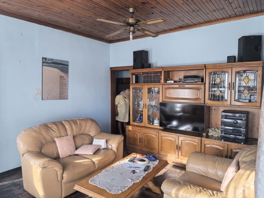 To Let 4 Bedroom Property for Rent in Umlazi V KwaZulu-Natal