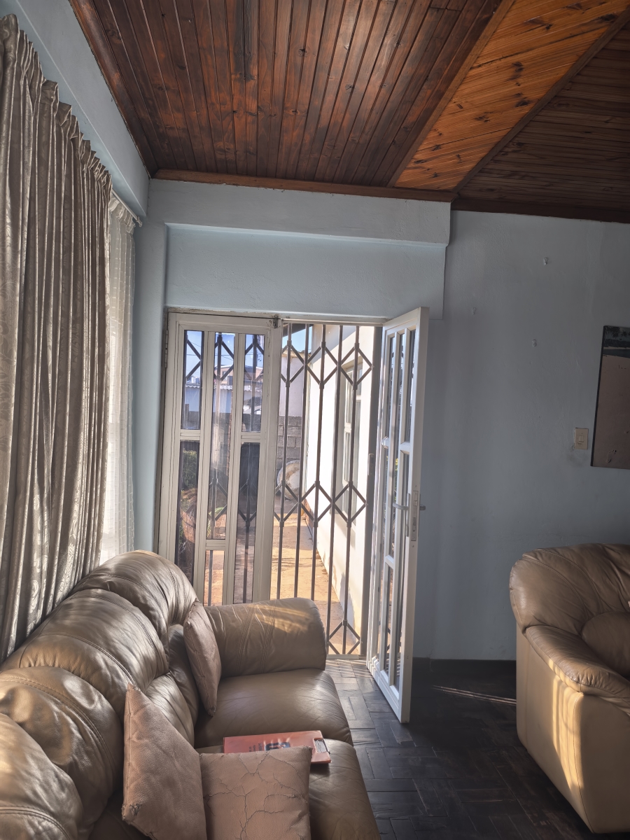 To Let 4 Bedroom Property for Rent in Umlazi V KwaZulu-Natal