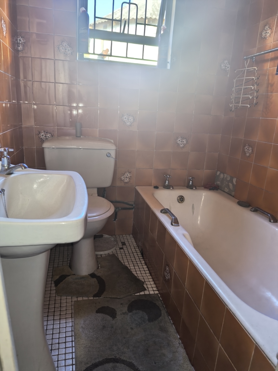 To Let 4 Bedroom Property for Rent in Umlazi V KwaZulu-Natal