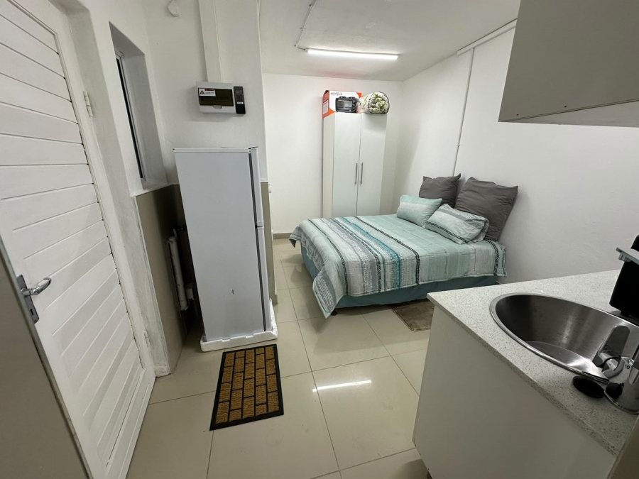 To Let 1 Bedroom Property for Rent in Cowies Hill KwaZulu-Natal