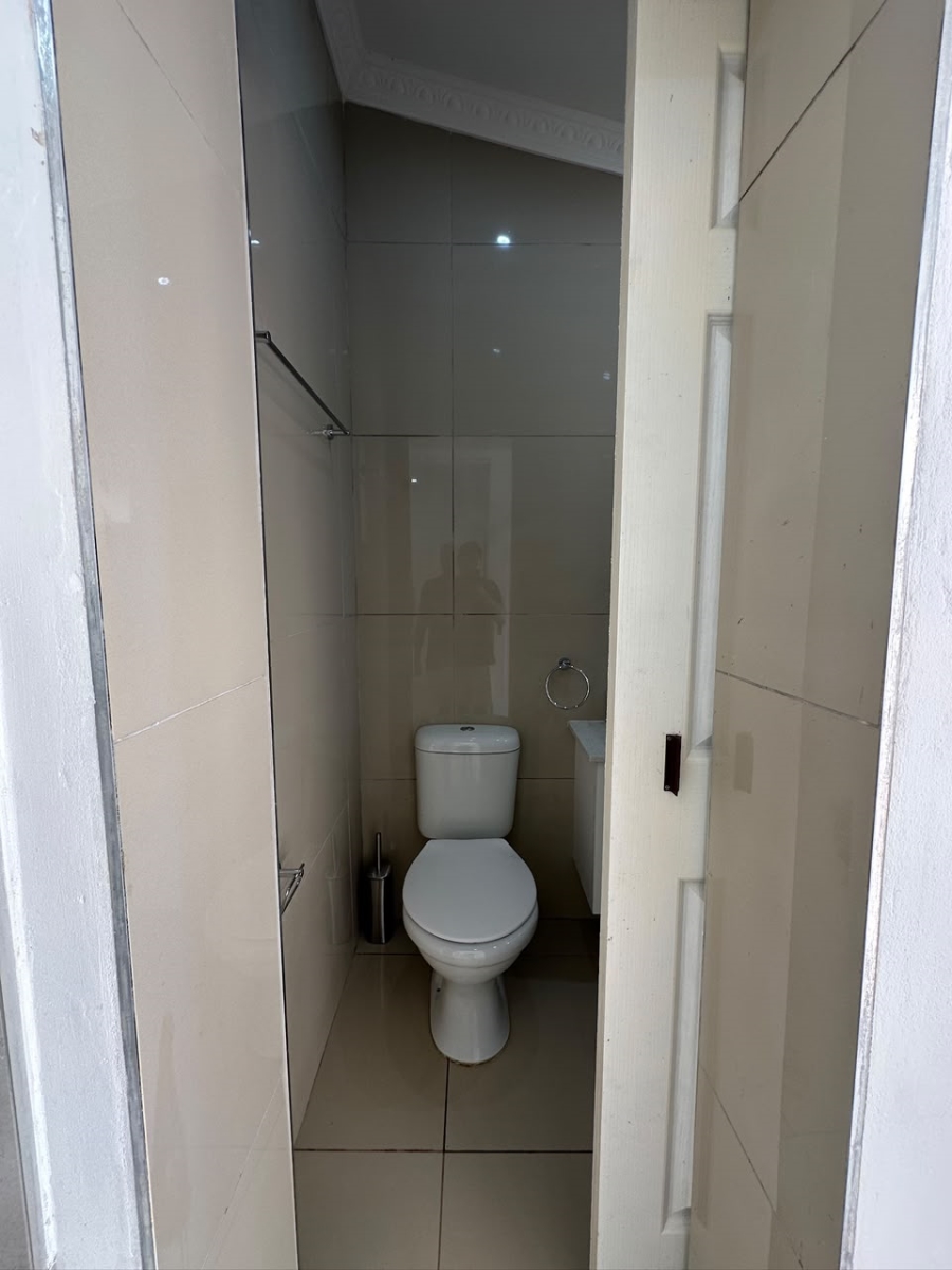 To Let 1 Bedroom Property for Rent in Cowies Hill KwaZulu-Natal
