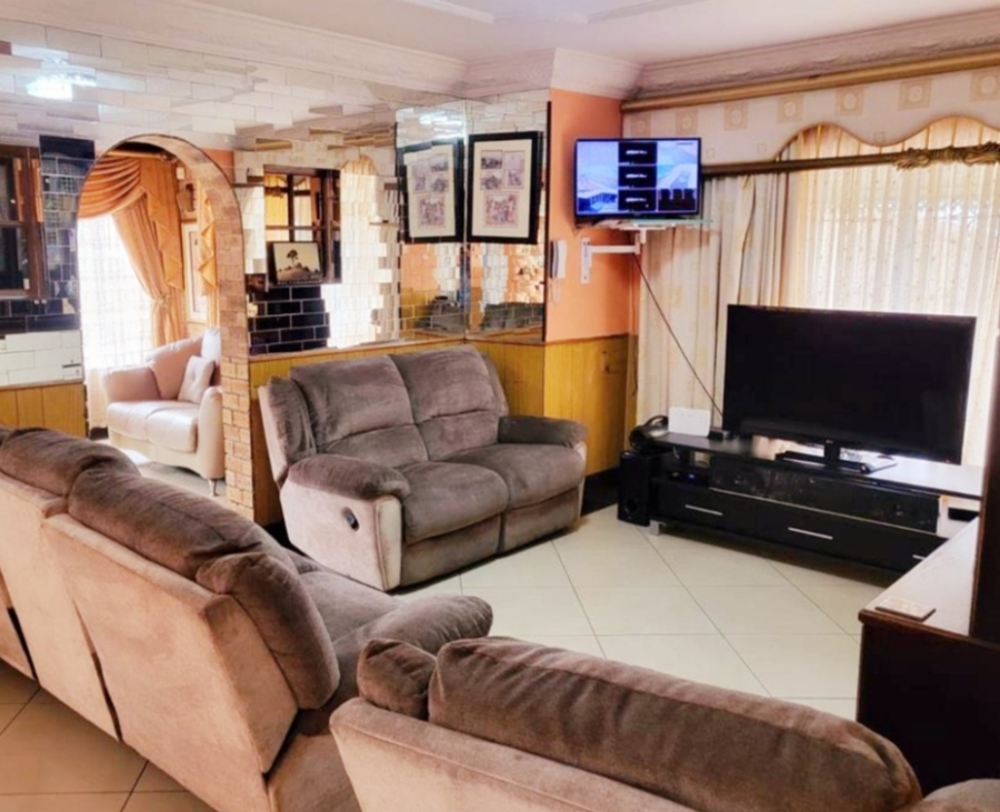 5 Bedroom Property for Sale in Queensmead Industrial KwaZulu-Natal