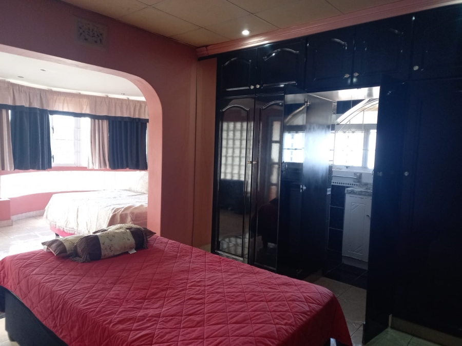 5 Bedroom Property for Sale in Queensmead Industrial KwaZulu-Natal