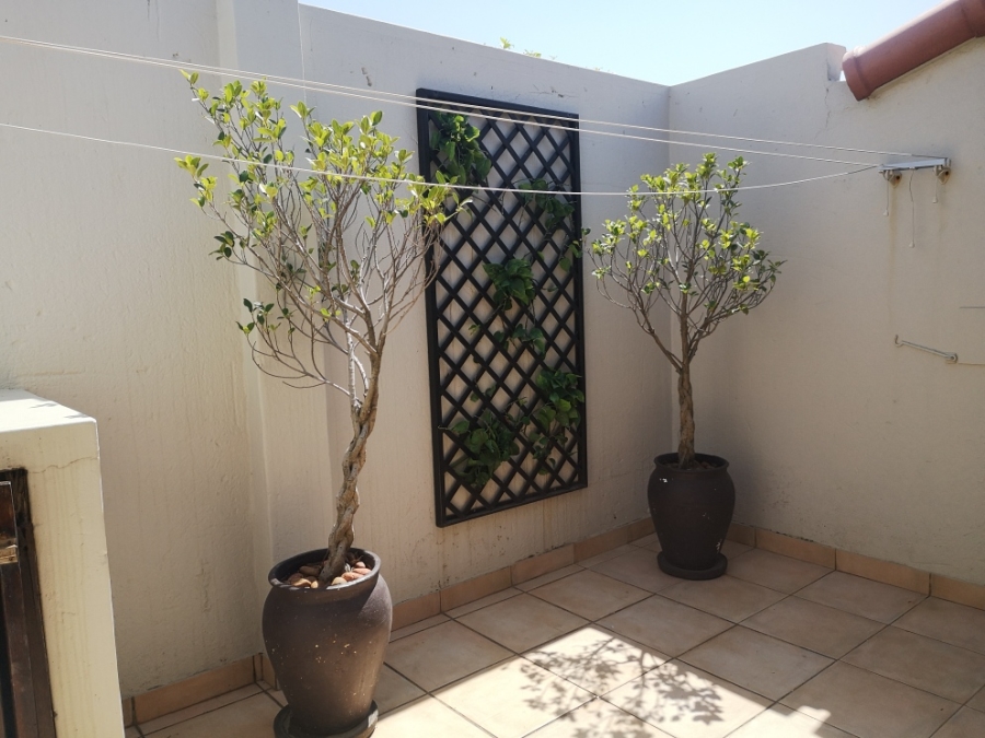 To Let 4 Bedroom Property for Rent in La Lucia KwaZulu-Natal
