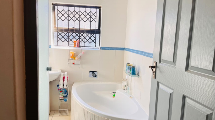 5 Bedroom Property for Sale in Ridgeview KwaZulu-Natal