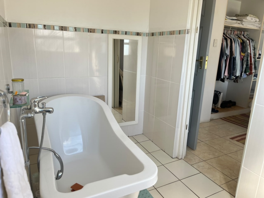 5 Bedroom Property for Sale in Ridgeview KwaZulu-Natal