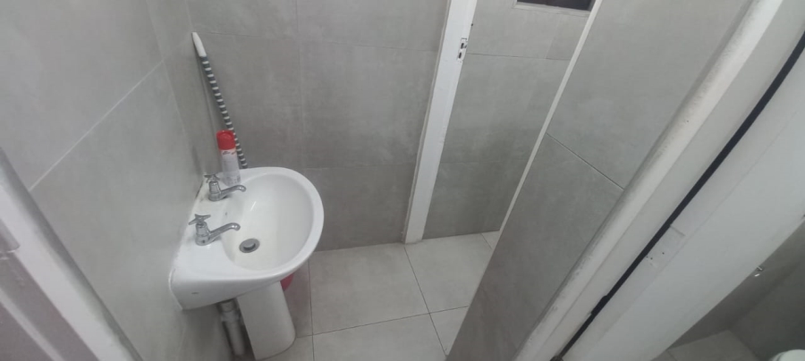To Let Commercial Property for Rent in Windermere KwaZulu-Natal