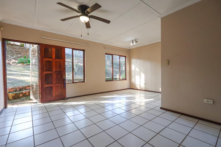 5 Bedroom Property for Sale in Amanzimtoti KwaZulu-Natal