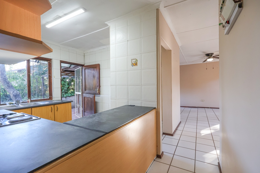 5 Bedroom Property for Sale in Amanzimtoti KwaZulu-Natal