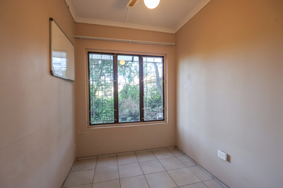 5 Bedroom Property for Sale in Amanzimtoti KwaZulu-Natal
