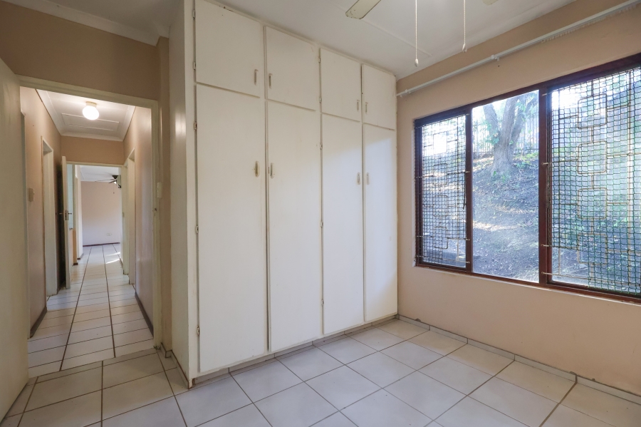 5 Bedroom Property for Sale in Amanzimtoti KwaZulu-Natal