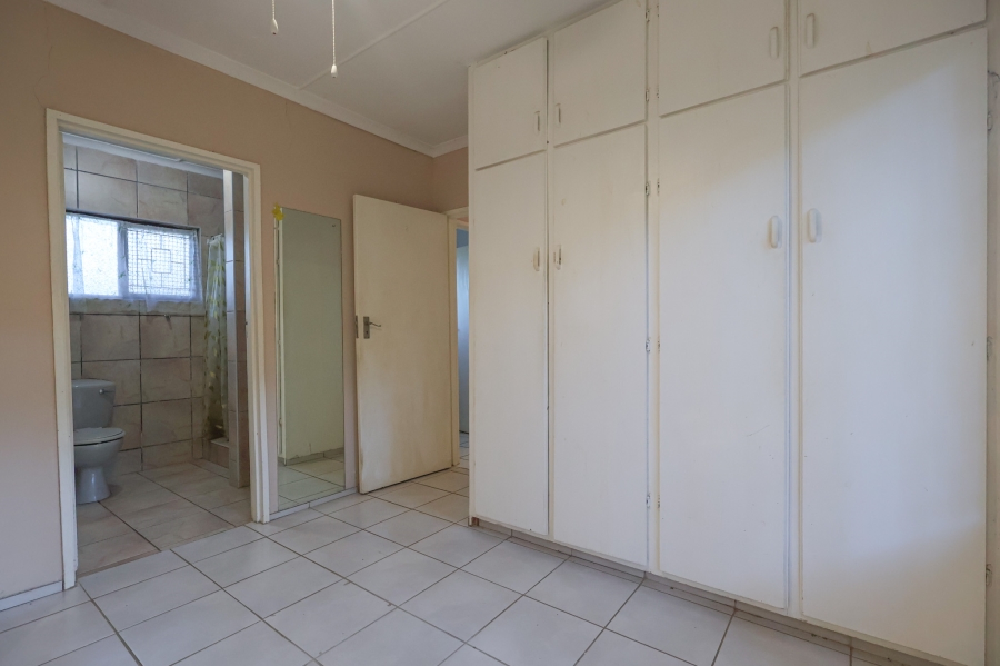 5 Bedroom Property for Sale in Amanzimtoti KwaZulu-Natal
