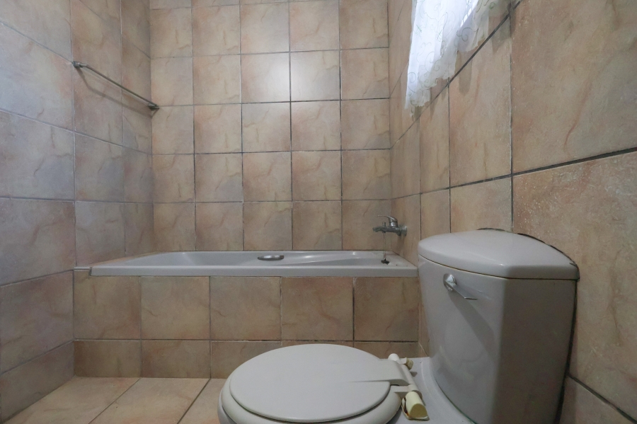 5 Bedroom Property for Sale in Amanzimtoti KwaZulu-Natal