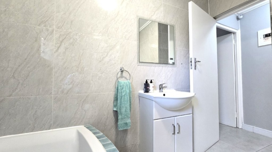 2 Bedroom Property for Sale in Cowies Hill KwaZulu-Natal