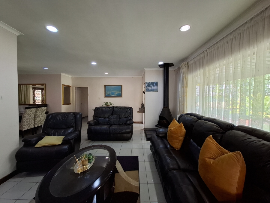 To Let 4 Bedroom Property for Rent in Manors KwaZulu-Natal