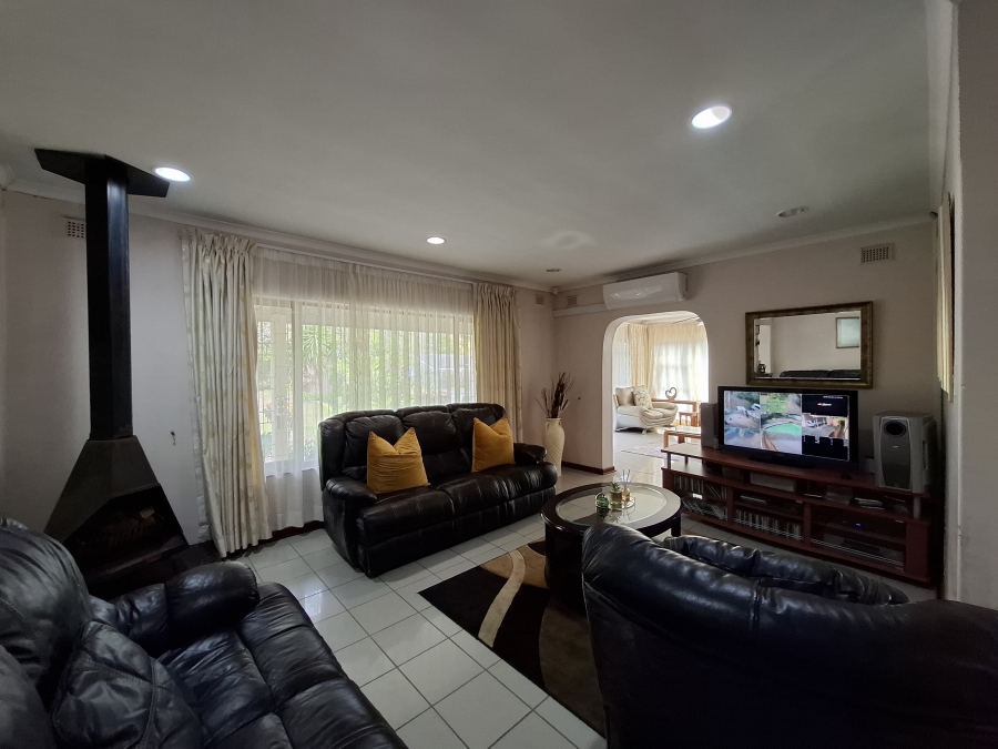 To Let 4 Bedroom Property for Rent in Manors KwaZulu-Natal