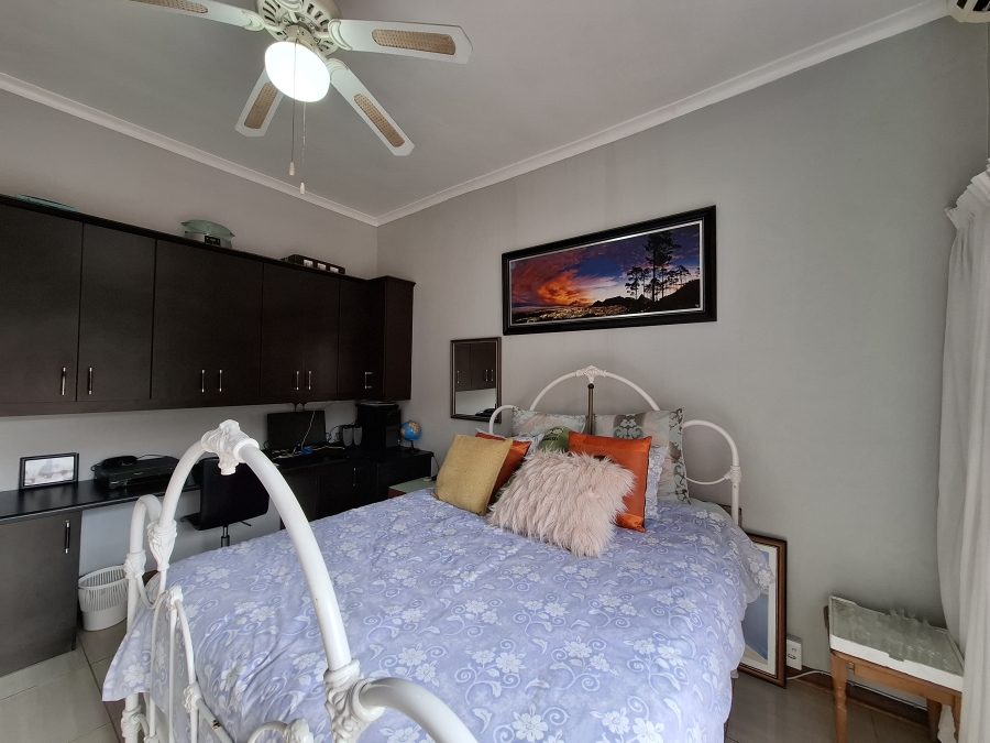 To Let 4 Bedroom Property for Rent in Manors KwaZulu-Natal