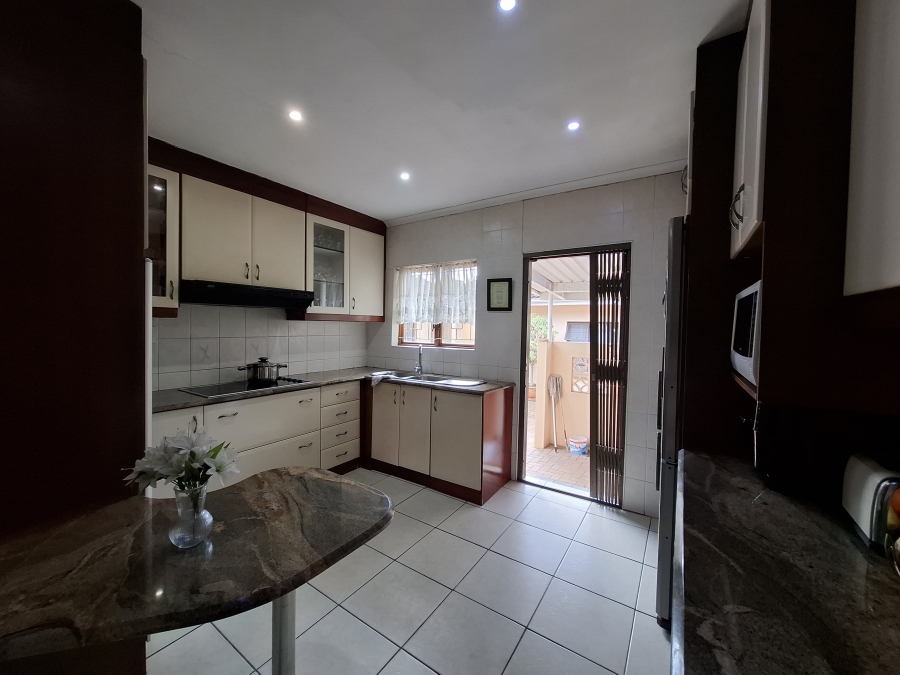 To Let 4 Bedroom Property for Rent in Manors KwaZulu-Natal