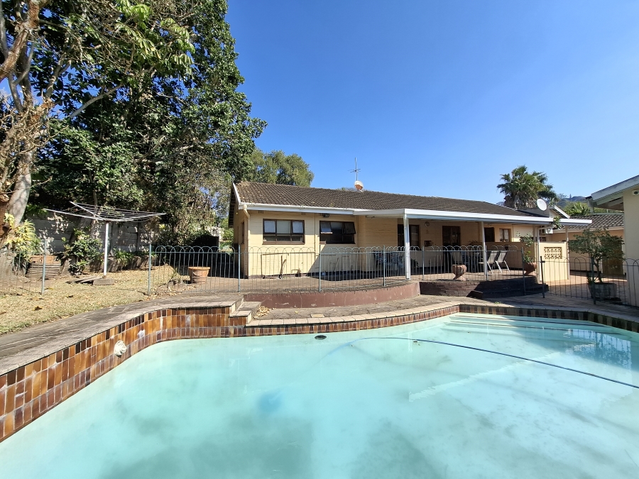 To Let 4 Bedroom Property for Rent in Manors KwaZulu-Natal