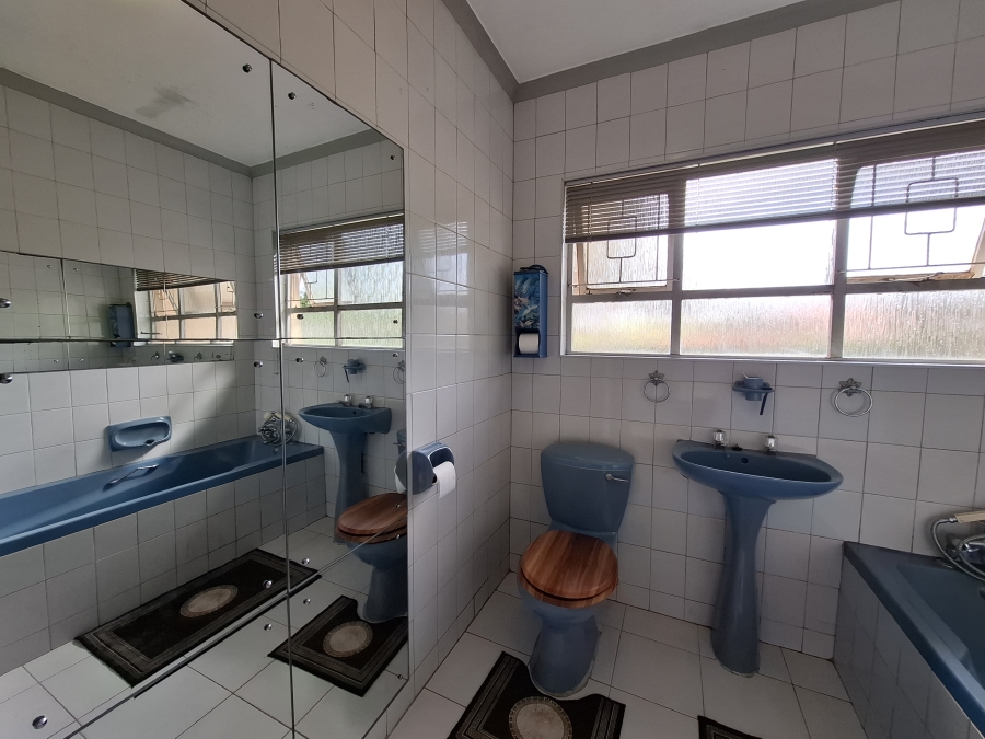To Let 4 Bedroom Property for Rent in Manors KwaZulu-Natal