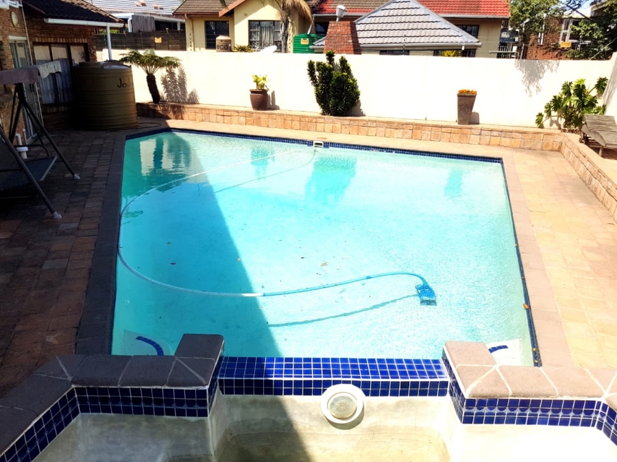 6 Bedroom Property for Sale in Veld En Vlei KwaZulu-Natal