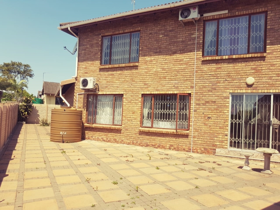 6 Bedroom Property for Sale in Veld En Vlei KwaZulu-Natal