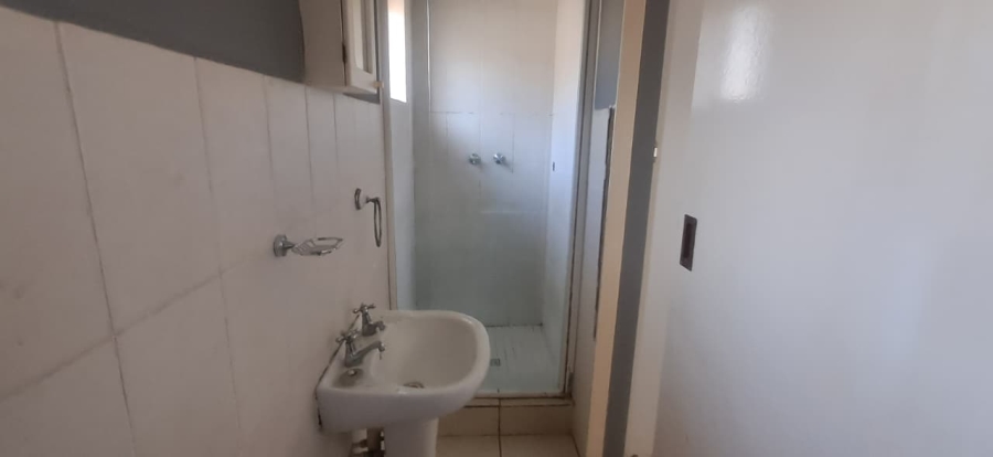 To Let 1 Bedroom Property for Rent in Richem KwaZulu-Natal