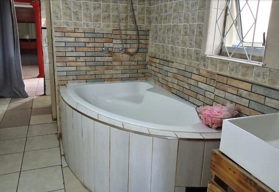2 Bedroom Property for Sale in Mount Vernon KwaZulu-Natal
