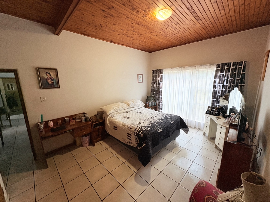 4 Bedroom Property for Sale in Signal Hill KwaZulu-Natal