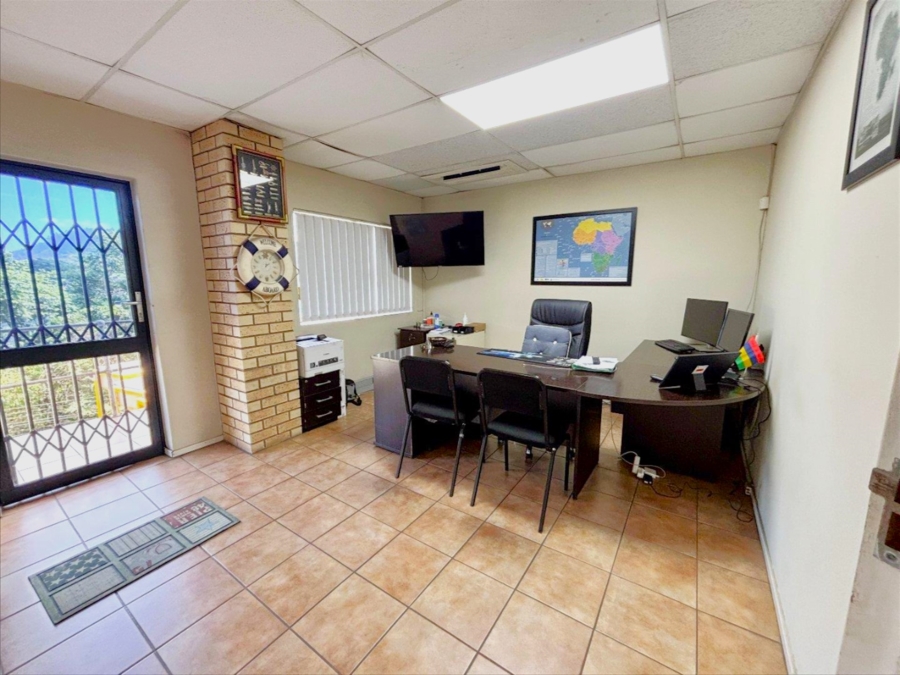 To Let Commercial Property for Rent in Mahogany Ridge KwaZulu-Natal